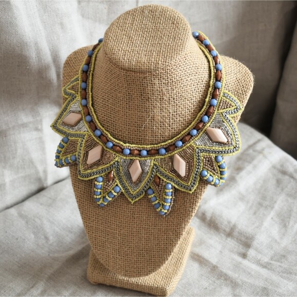 Esquisite Bead Embroidery Bib Statement Necklace - Picture 3 of 3